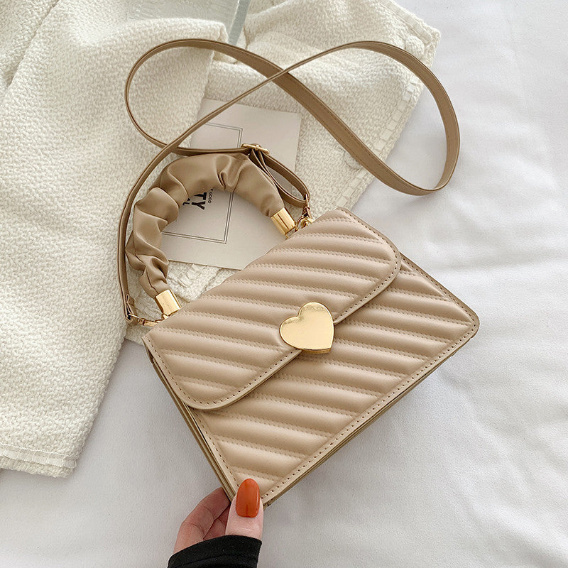 Julia – Trendy Shoulder Bag with Chain and Heart Metal Design