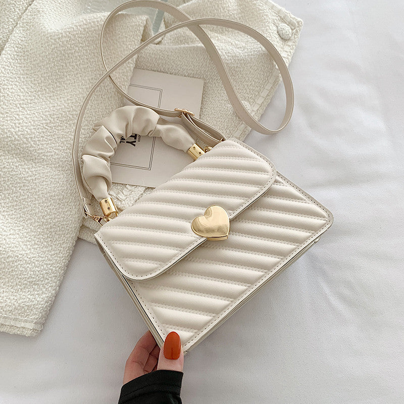 Julia – Trendy Shoulder Bag with Chain and Heart Metal Design