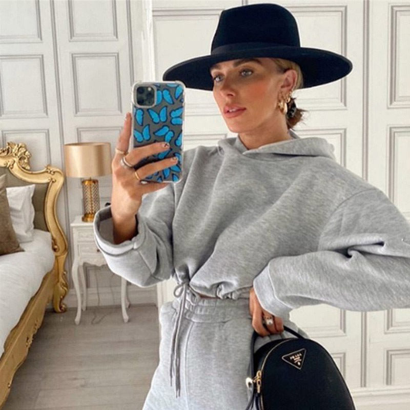 Tara – 2-Piece Women's Jogging Suit with Stylish Hoodie and Long Sleeves