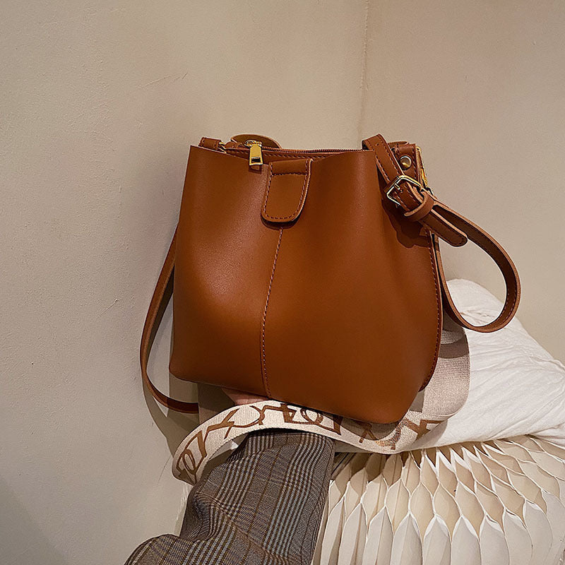 Juliet – Simple Bucket Bags with Wide Shoulder Straps