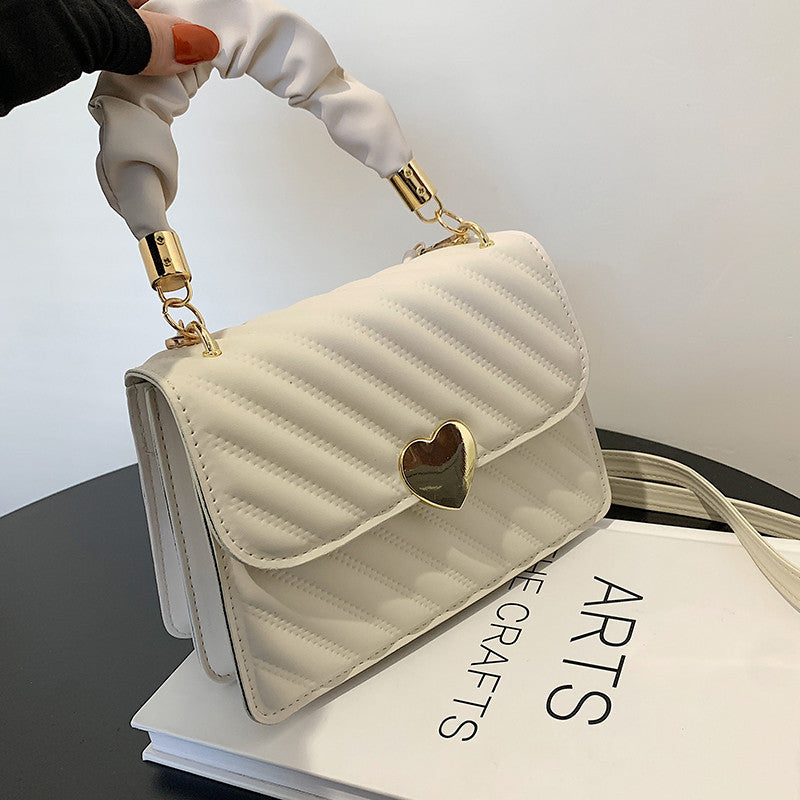 Julia – Trendy Shoulder Bag with Chain and Heart Metal Design