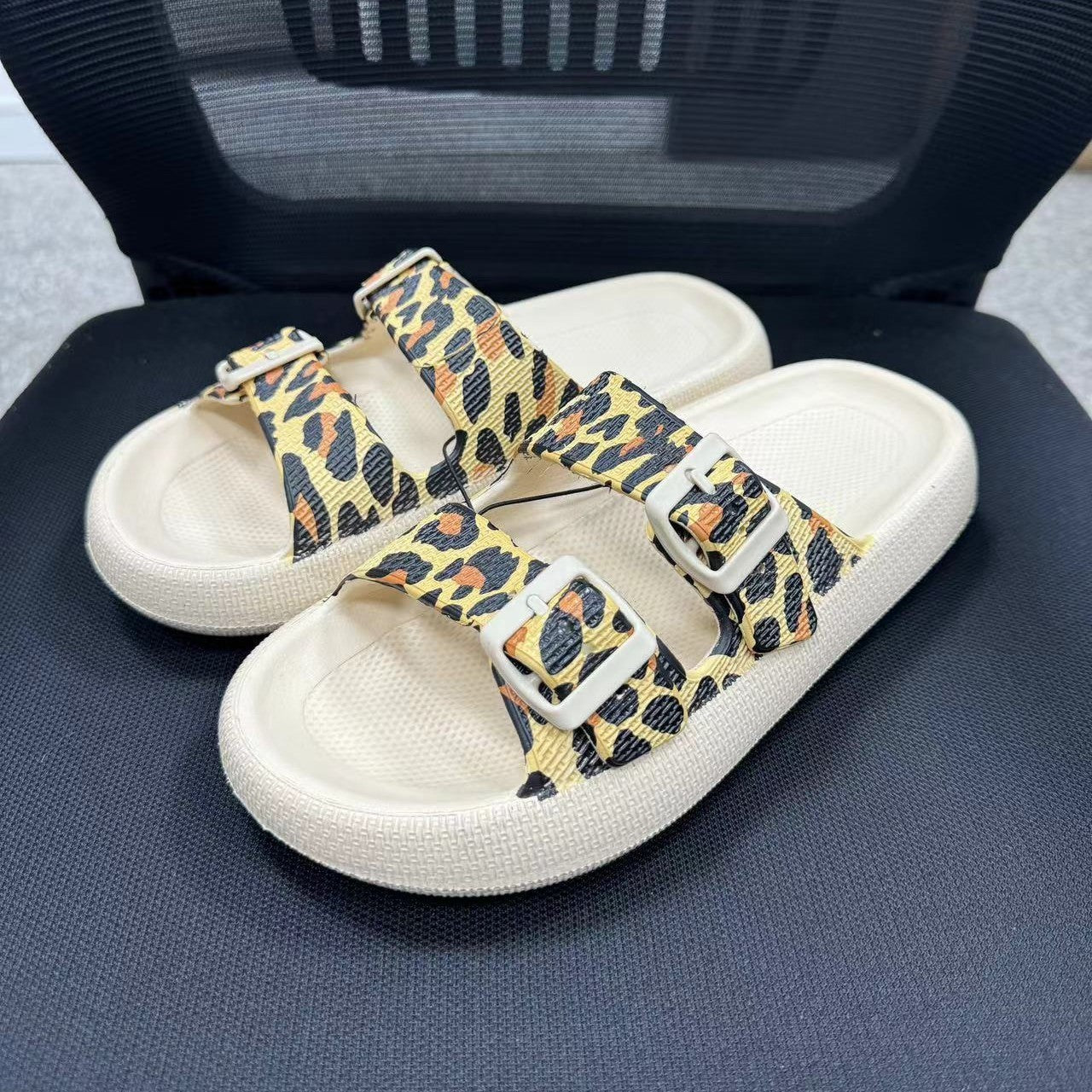 Julia – Comfortable Women's Slip-On Shoes in Premium Vegan Velvet