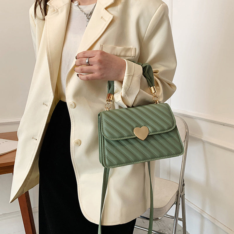 Julia – Trendy Shoulder Bag with Chain and Heart Metal Design