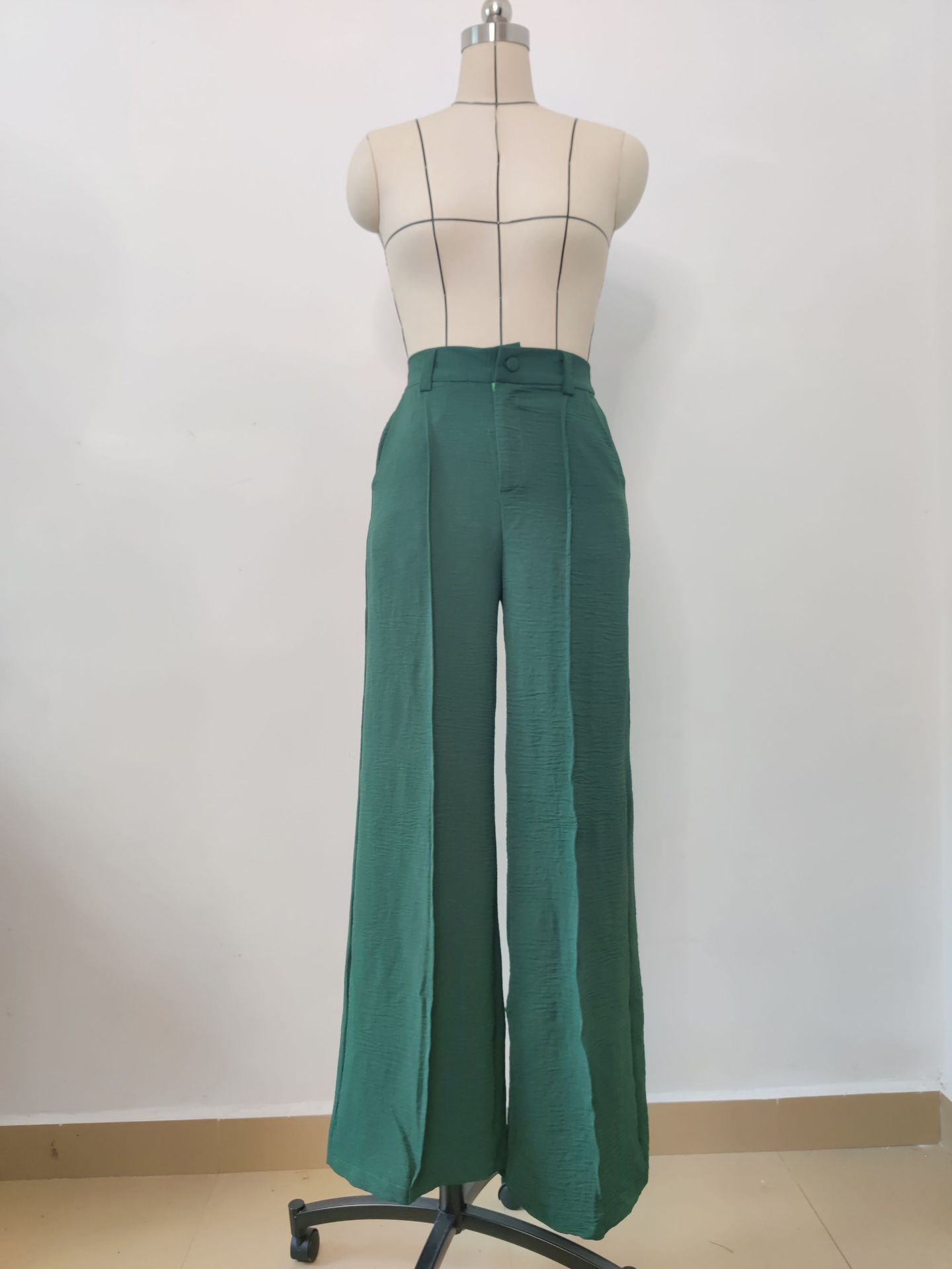 Emily – Relaxed Wide-Leg Pleated Pants