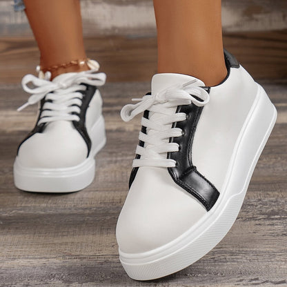 Carly – Retro Women's Sneakers with Laces