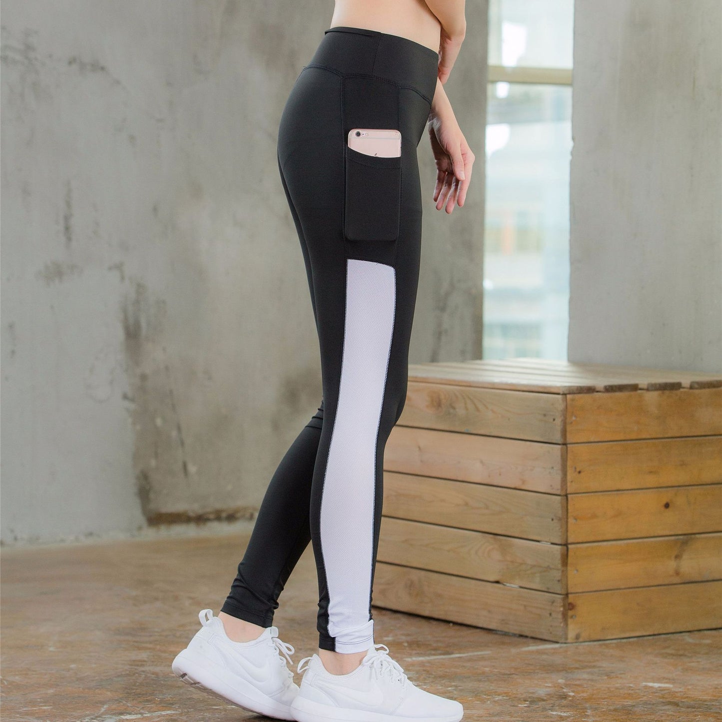Kelly – Seamless Women's Sports Leggings with Pockets