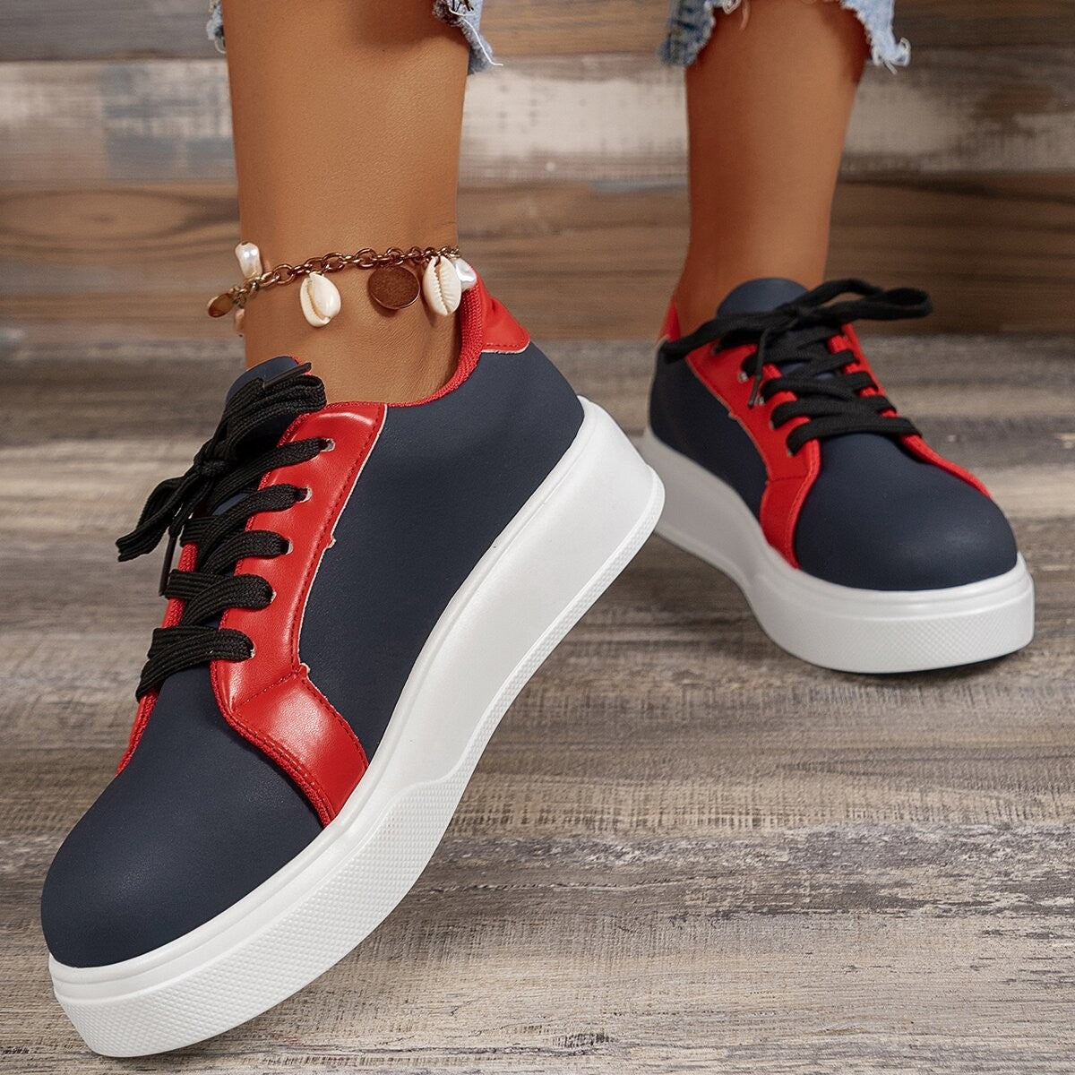 Carly – Retro Women's Sneakers with Laces