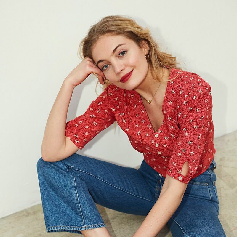 Linda – Short Sleeve Blouse with Button and Floral Pattern