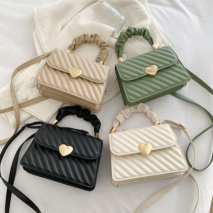 Julia – Trendy Shoulder Bag with Chain and Heart Metal Design