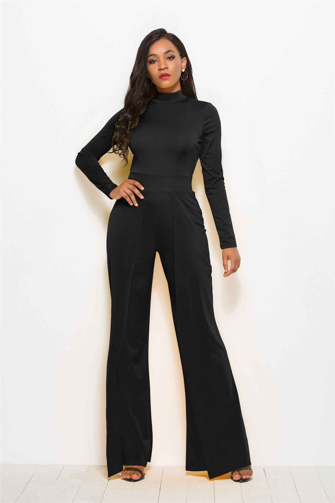 Rebecca – Wide-Leg Jumpsuit with Round Neck and Long Sleeves