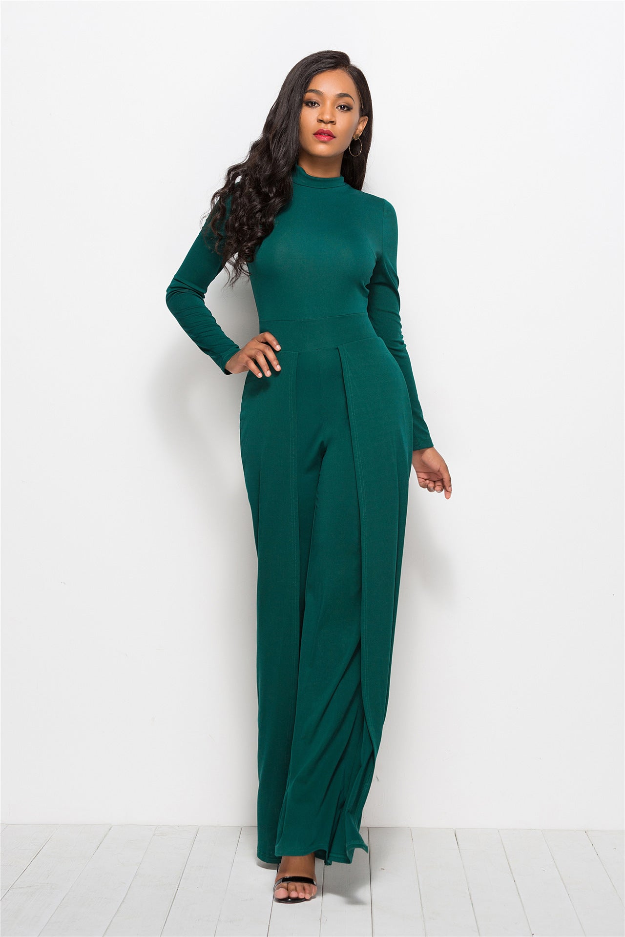 Rebecca – Wide-Leg Jumpsuit with Round Neck and Long Sleeves