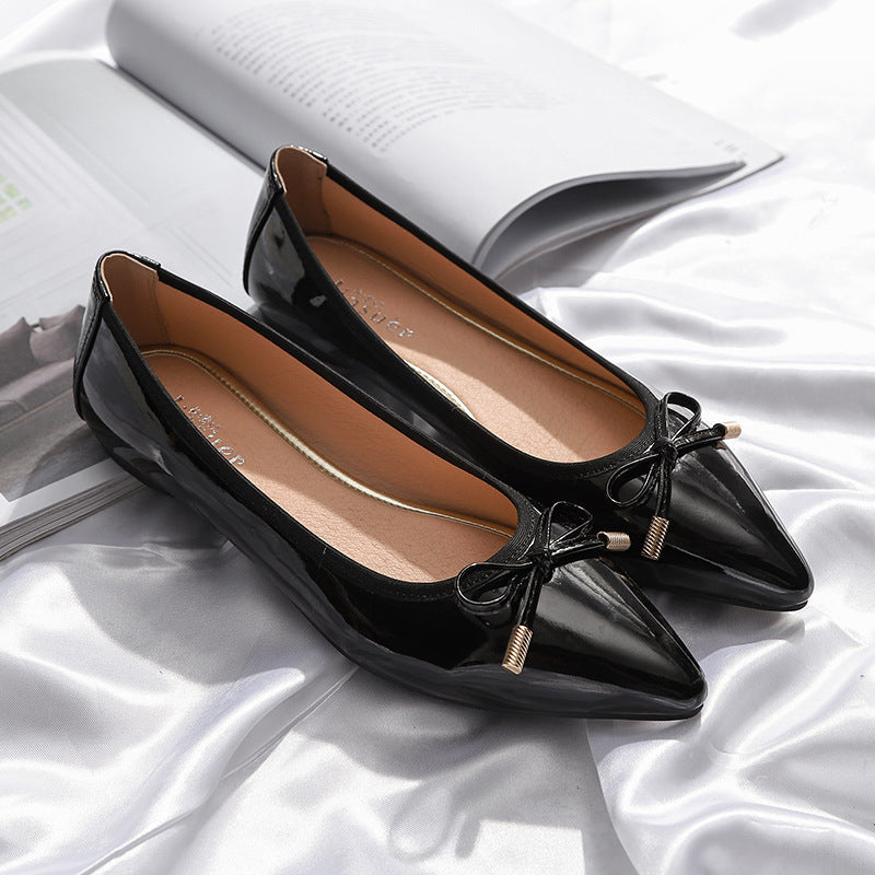 Jasmine – Pointed Flats with Vegan Patent Leather and Butterfly Knot