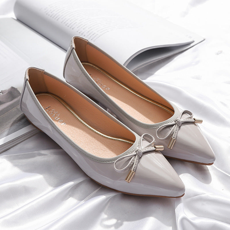 Jasmine – Pointed Flats with Vegan Patent Leather and Butterfly Knot