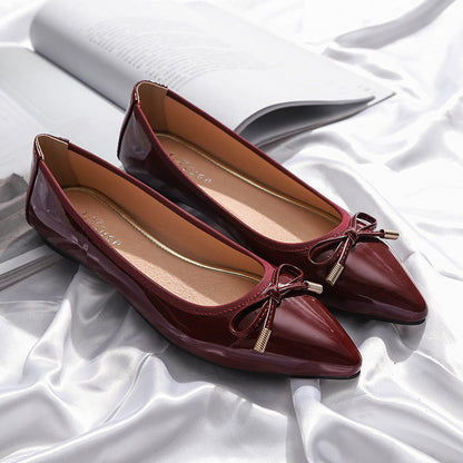 Jasmine – Pointed Flats with Vegan Patent Leather and Butterfly Knot