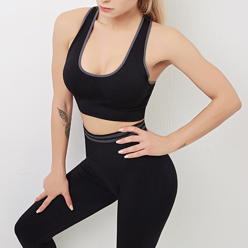Holly – Seamless Sports Bra and Leggings Activewear Outfit