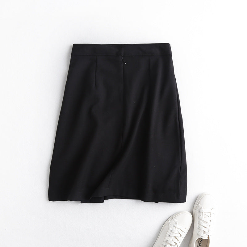 Clara – Wide Pleated Skirt with Chain Decoration