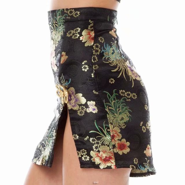 Vanessa – Retro Cheongsam Dress with Side Slit and High Waist