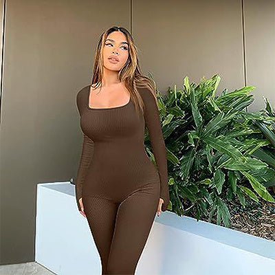 Hannah – Stylish Fitness Jumpsuit with Long Sleeves and Square Neckline