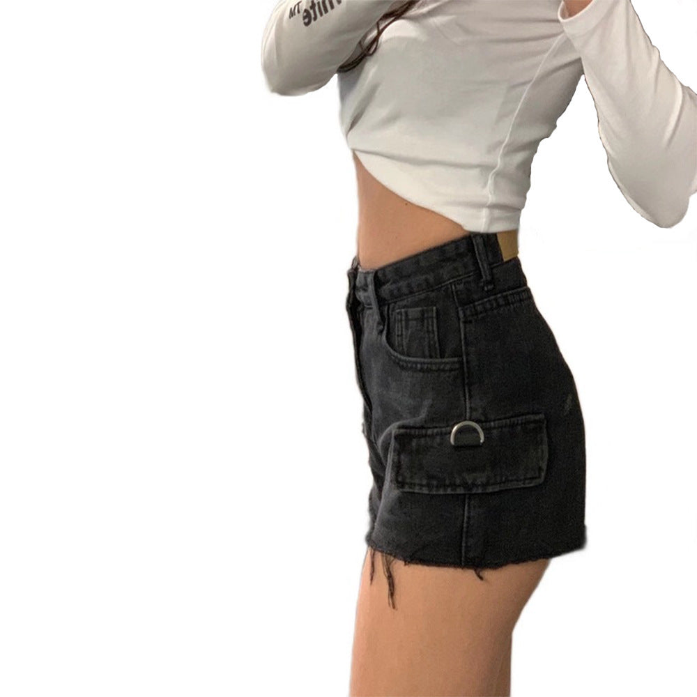 Jenny – High-Waisted Denim Shorts with Chain and Wide Leg