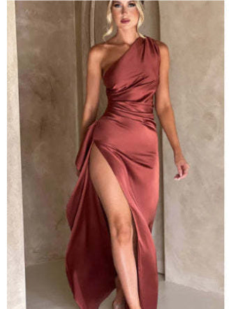 Lucy – Elegant One-Shoulder Backless Slit Dress