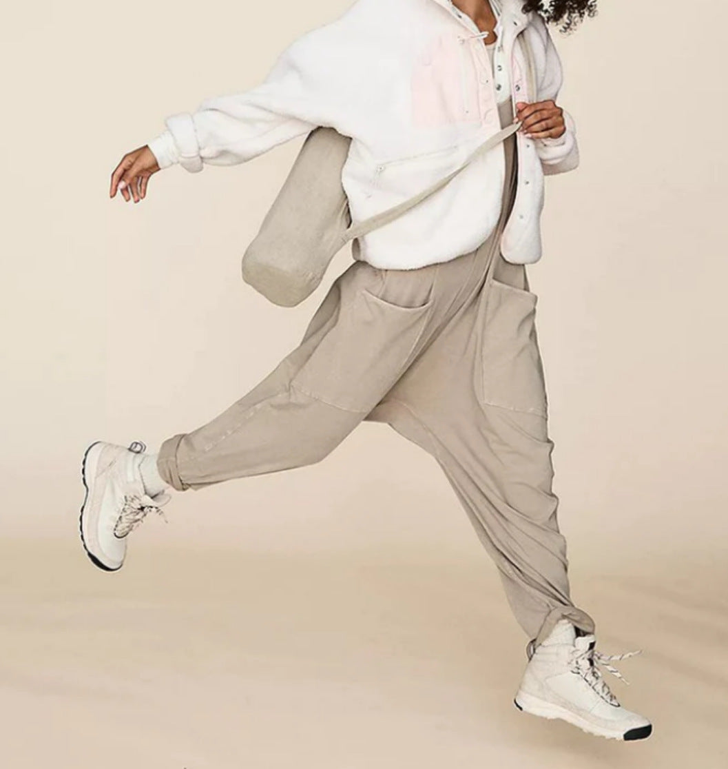 Lisa – Casual Sleeveless Women's Jumpsuit with Straps and Zipper