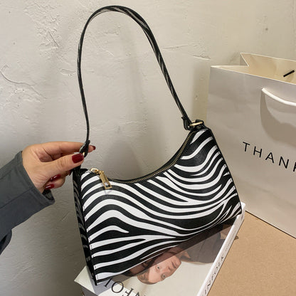 Gillian – Fashionable Shoulder Bag with Diverse Patterns