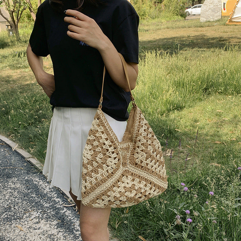 Marion – Handmade Straw Bag with Contrasting Colors