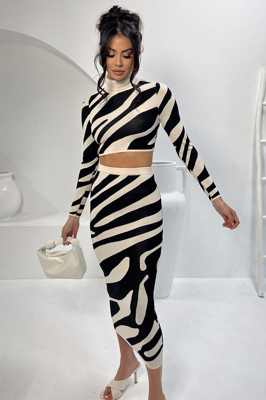 Alice – Striped Slim Knit Suit