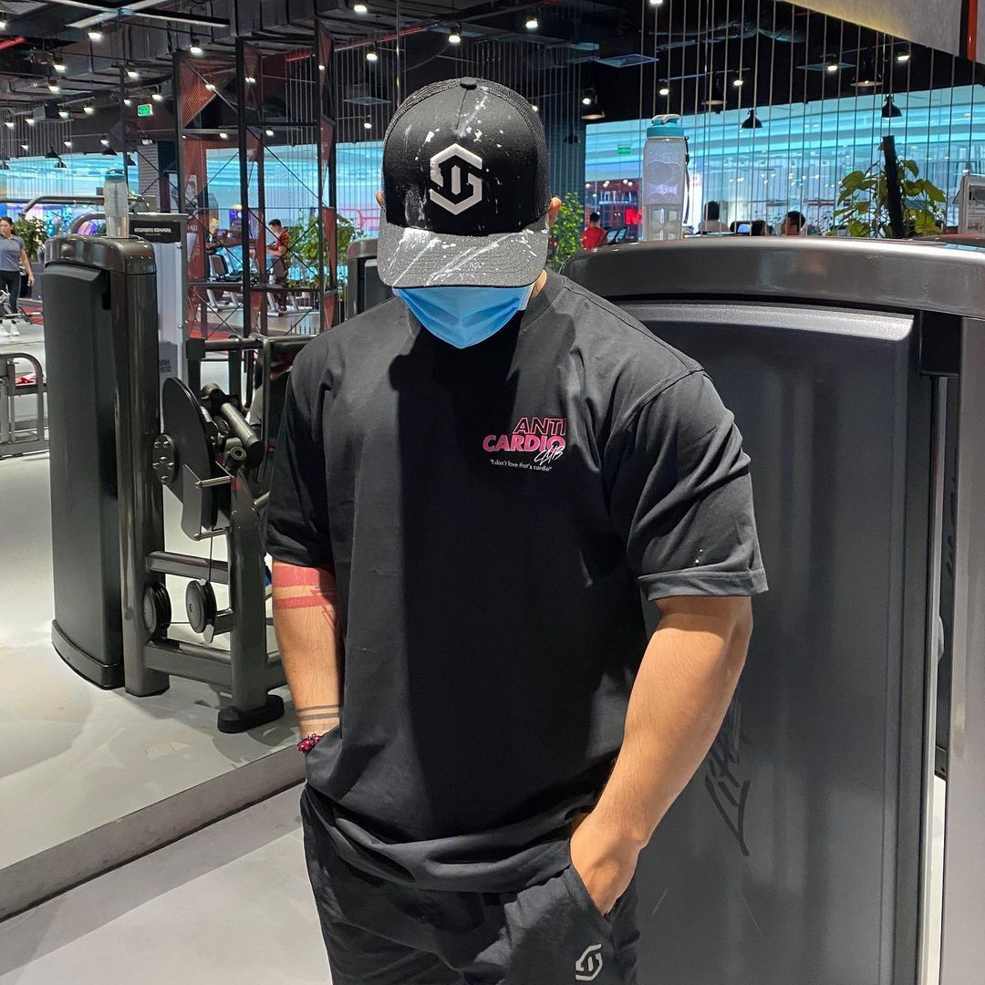 Damien – Sporty Men's Crew Neck T-Shirt