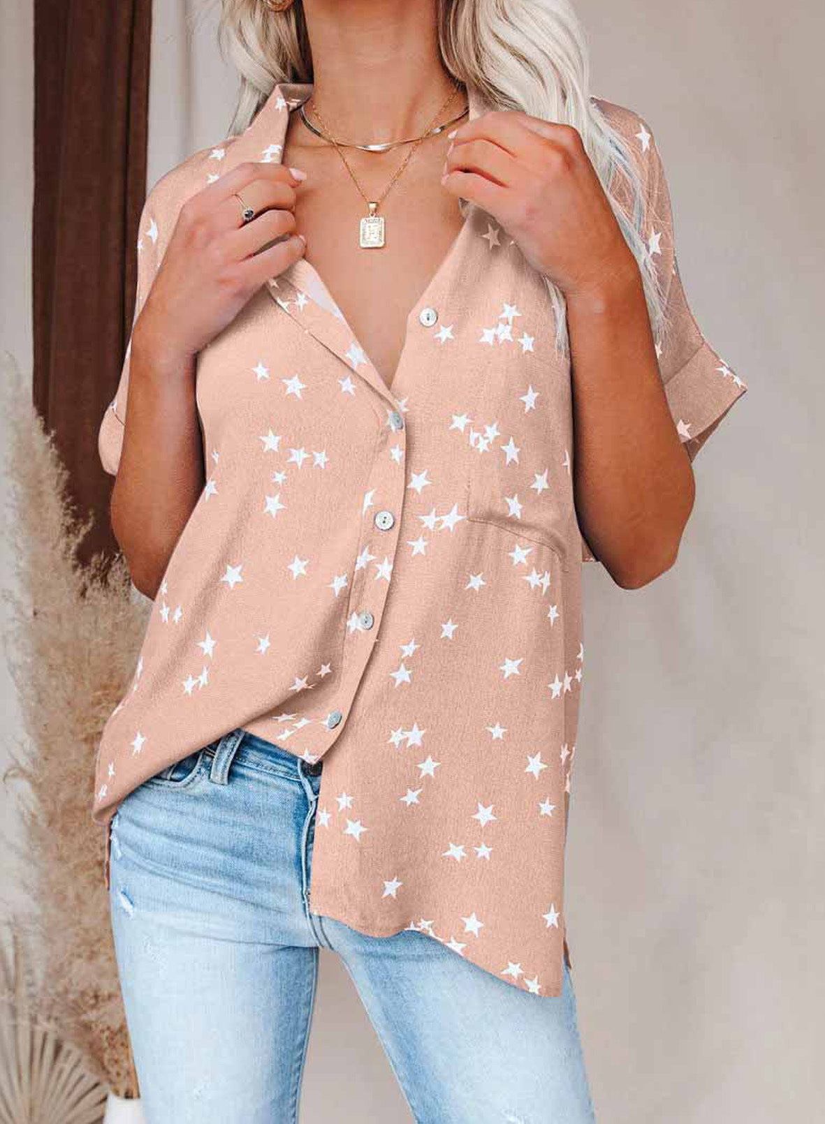 Lucy – Short V-Neck T-Shirt with Star Pattern