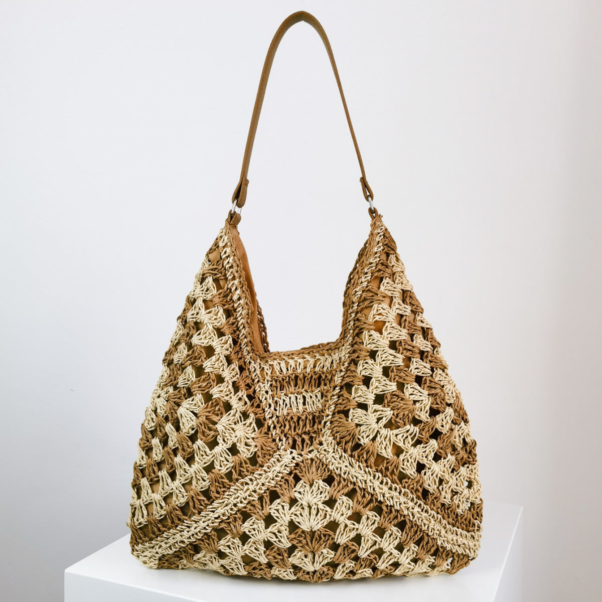 Marion – Handmade Straw Bag with Contrasting Colors