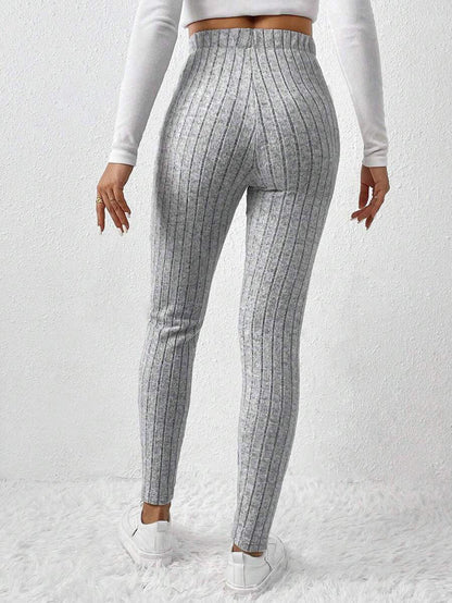 Abigail – Seamless Yoga Pants with Lift Effect and Breathability