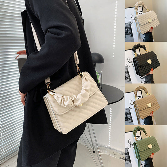 Julia – Trendy Shoulder Bag with Chain and Heart Metal Design