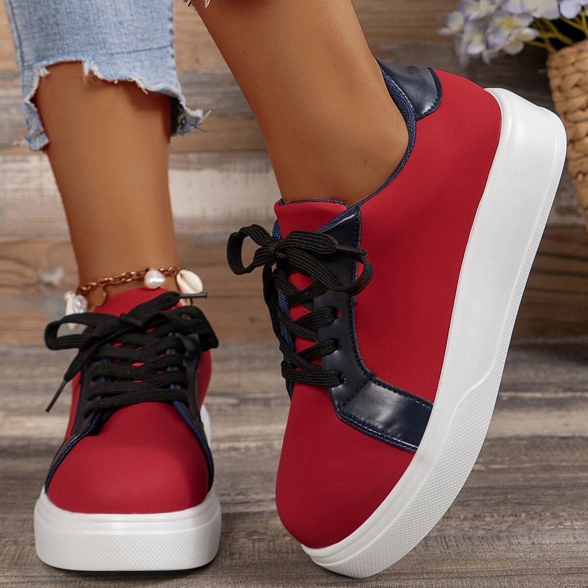 Carly – Retro Women's Sneakers with Laces