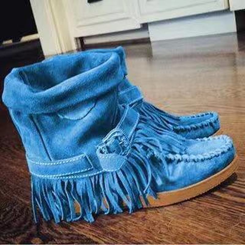 Kim – Stylish Women's Boots with Fringe and Buckle