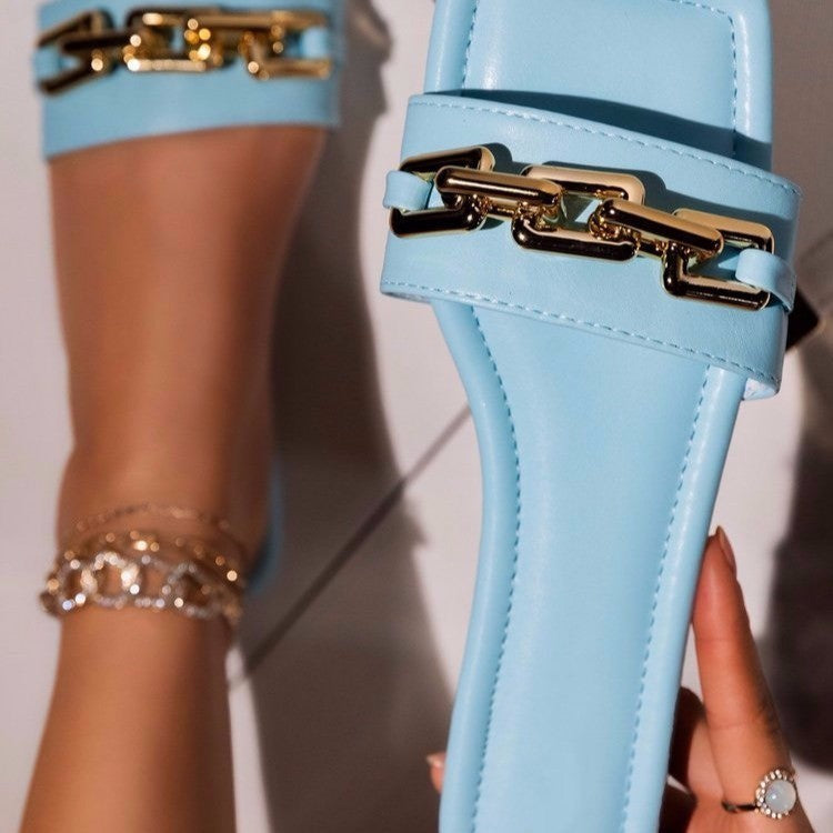 Louise – Flat Sandals with Chain Embellishment