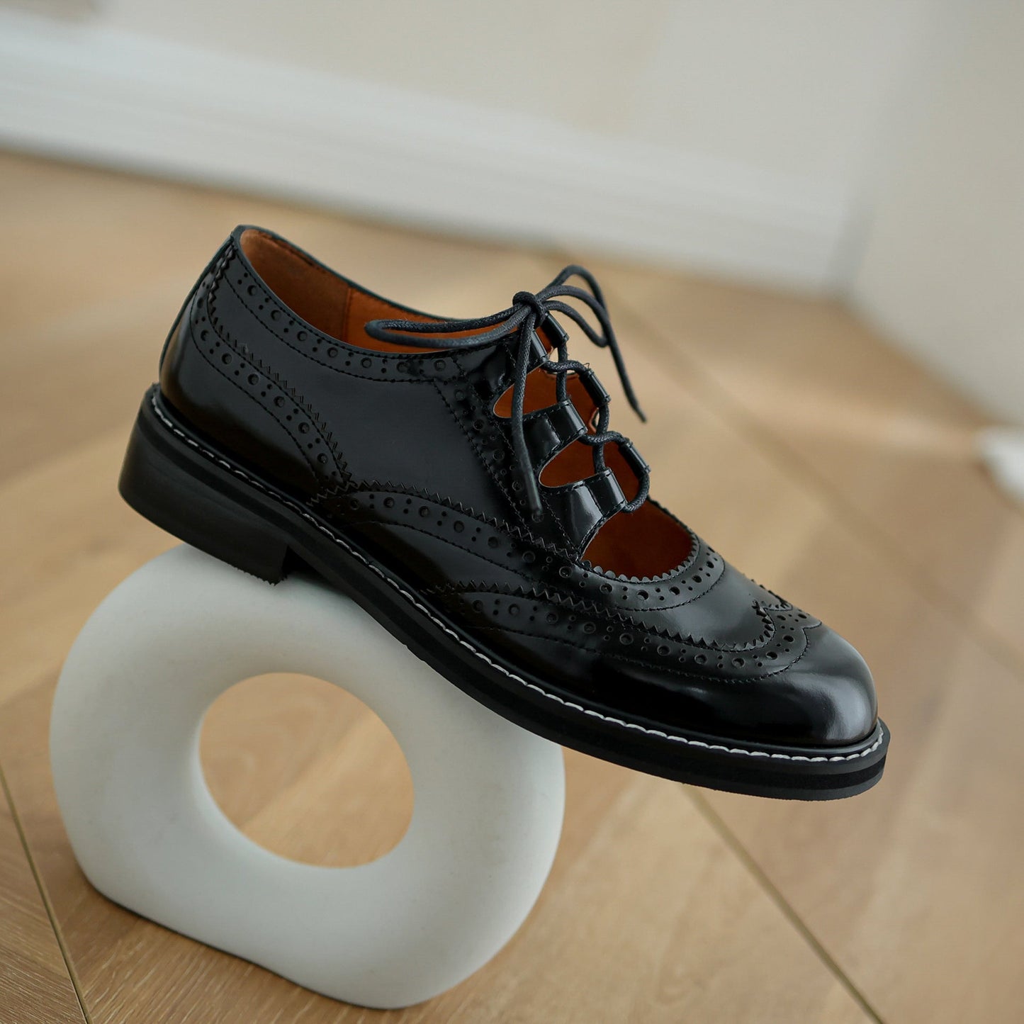 Marie – Stylish Women's Oxford Lace-Up Shoes in Vegan Leather with Color Combination