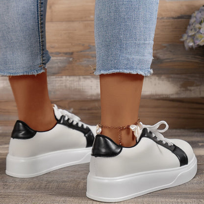 Carly – Retro Women's Sneakers with Laces