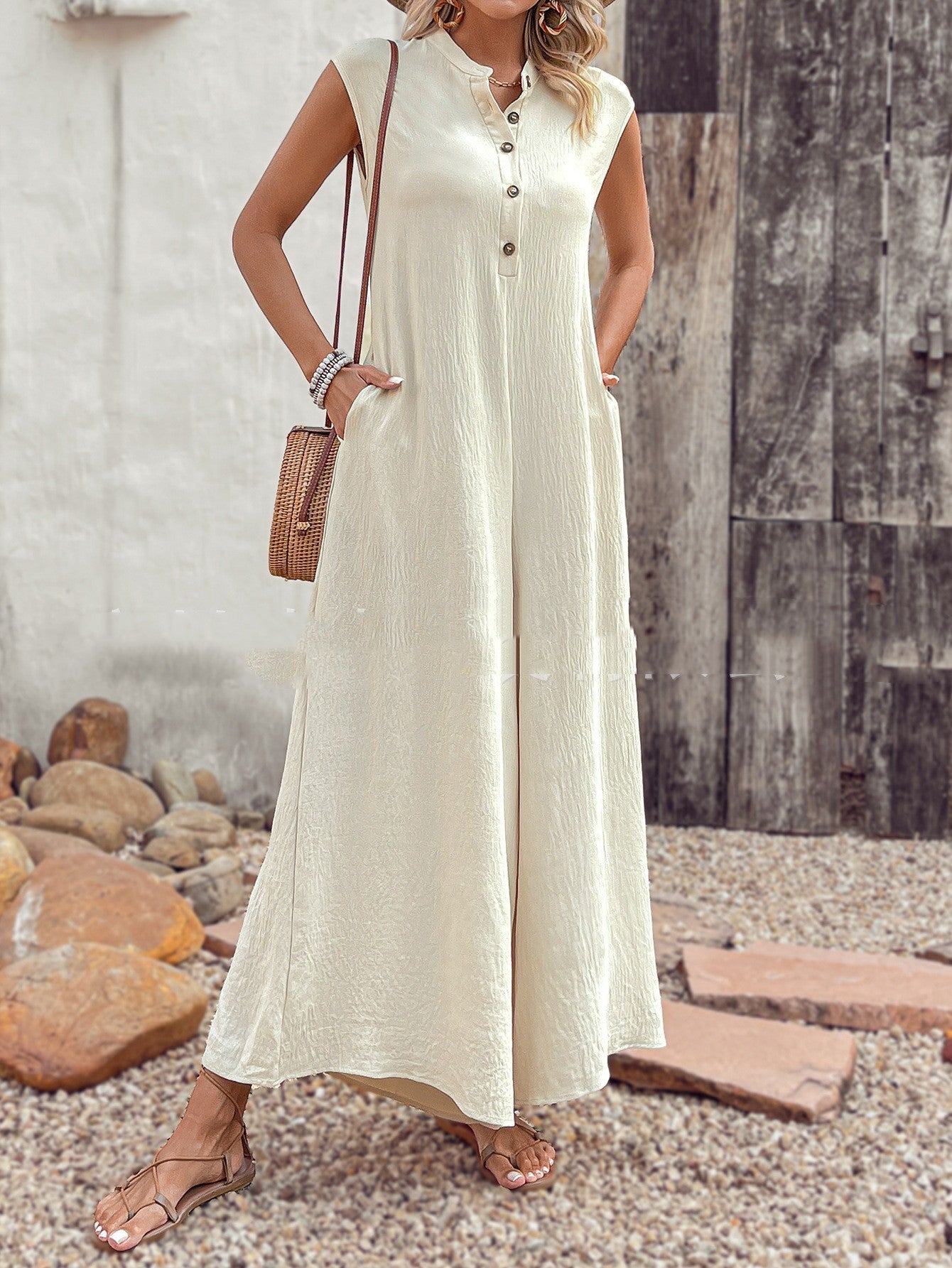 Ruth – Versatile Women's Sleeveless Jumpsuit